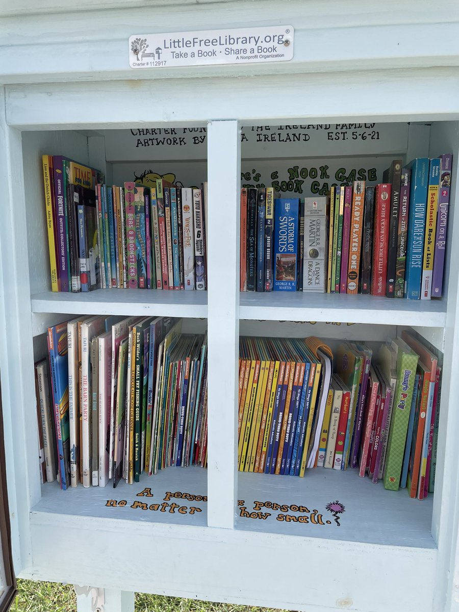 Ceimusic's tweet photo. The @NISDFranklinES book nook is restocked this morning!  Students took about 50 free books during the first week of school!  Yay!!! #NISDreunited https://t.co/C6omCQ4dcu