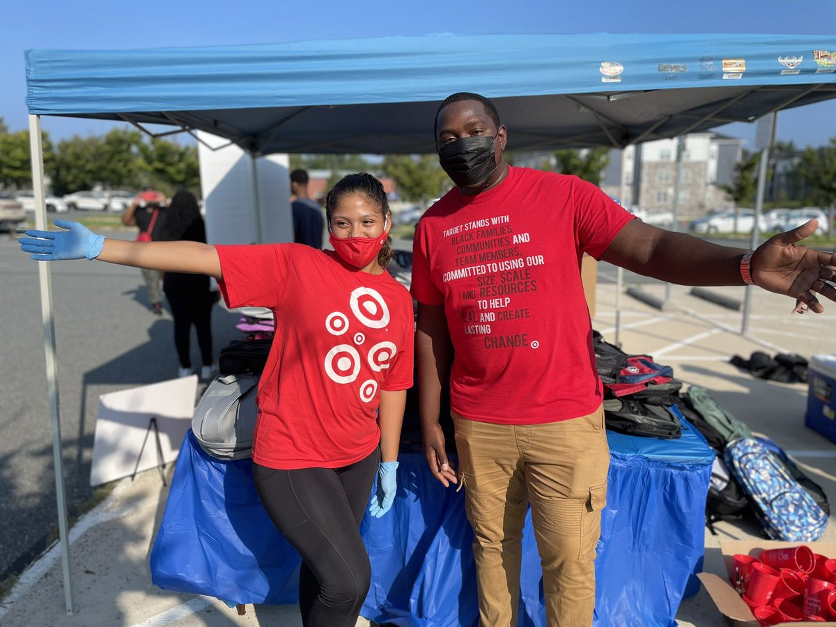 The #T1138 team had an amazing morning volunteering with Wings for Joy 🦋! We handed out over 400 books bags to families helping them get ready for a fantastic school year!!📚✏️🏫🎯  #targetvolunteers #teamtarget