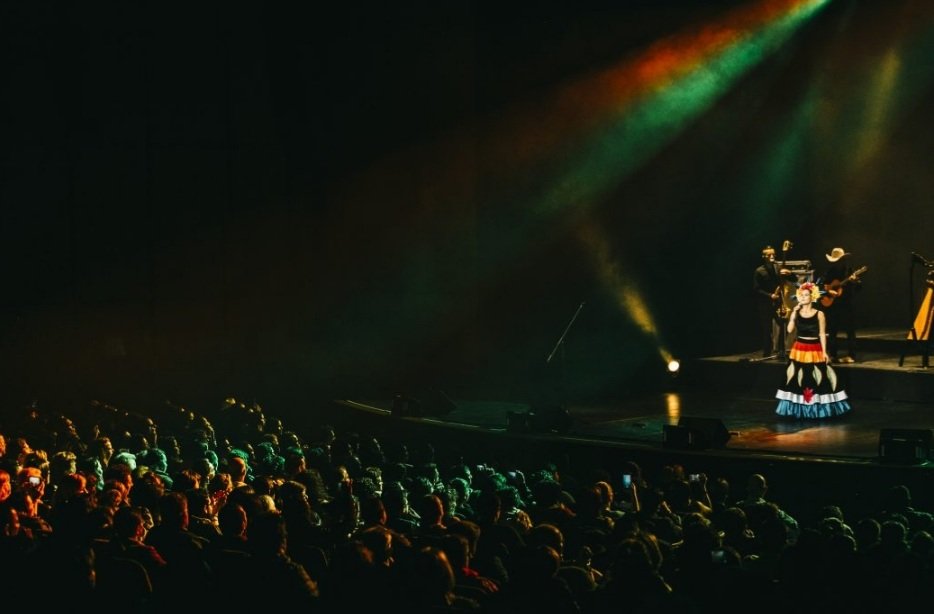 El vigor de #Cimarrón vuelve esta noche al #JorgeEliécerGaitán y en <a href="/AlFinDeSemana/">RCN Al Fin de Semana</a> <a href="/AnaVeydo/">Ana Veydó</a> habló de la puesta en escena y la diversidad sonora del Orinoco. "Volvemos con lo mejor del canto del llano" asegura Ana.