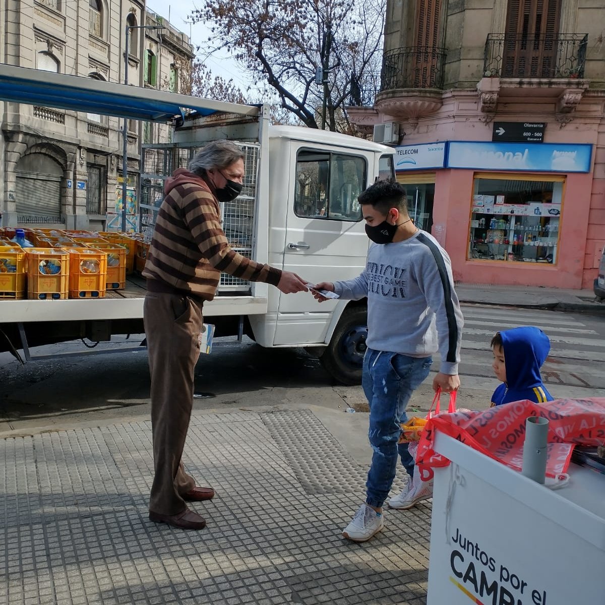 mpvischi's tweet photo. Gracias vecinos 💪 Hoy estamos nuevamente en esquinas de la Comuna 4 con las propuestas de #VidalYTetaz en el Congreso para CABA y Argentina.

Atendamos las verdaderas prioridades, cuidemos la educación y recuperemos la fortaleza de nuestras pymes, #JuntosPodemosMas 🗳 #Lista501A https://t.co/AImTu9C0cB