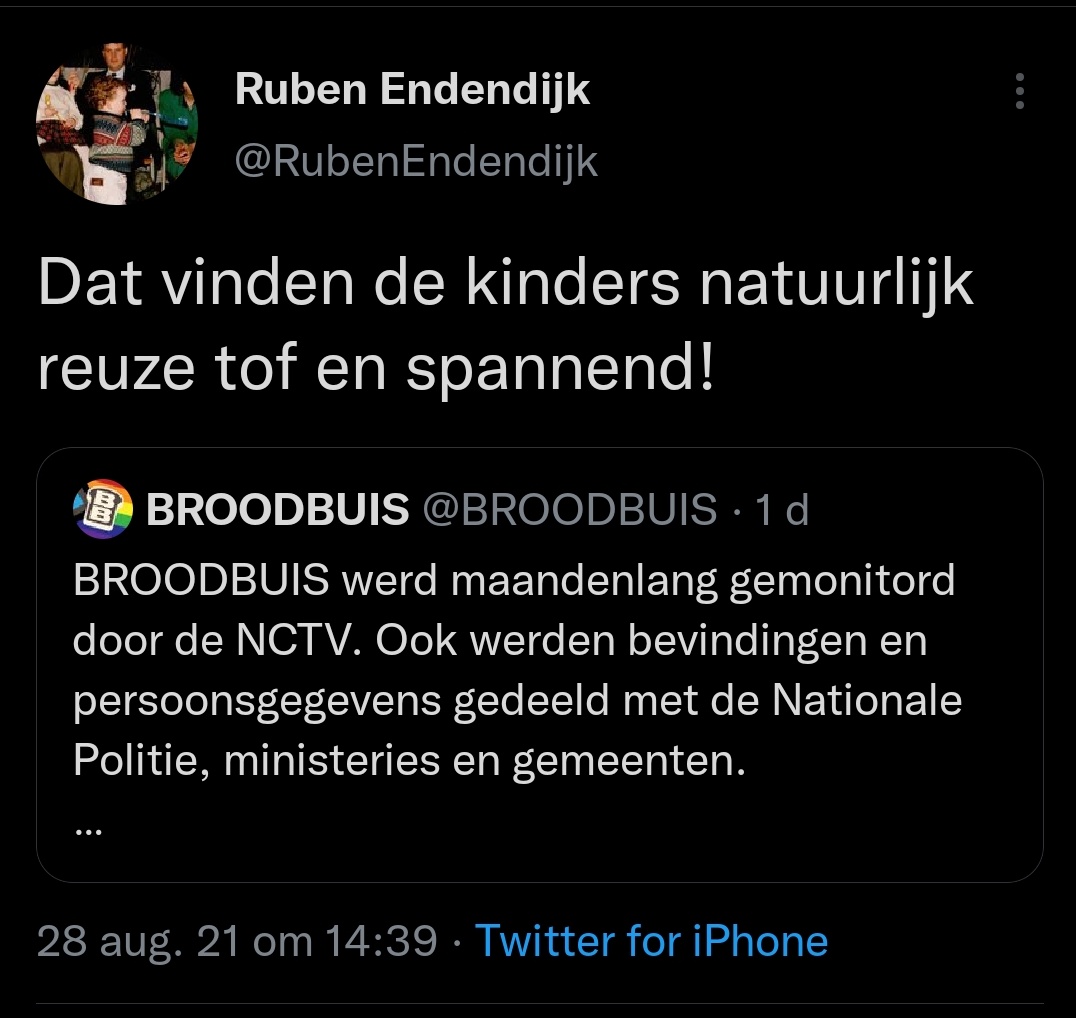 determinerik's tweet photo. Meneer pastoor, populair bij progressief Twitter, op zijn allerlelijkst.
Zeg, @jjvpeperstraten
Linkse jongeren worden door een antiterreur-dienst in de gaten gehouden, op onwettige gronden, en met ongrondwettelijke verzameling van informatie, en jij hangt de vlag uit? https://t.co/8N0YpSEfLm