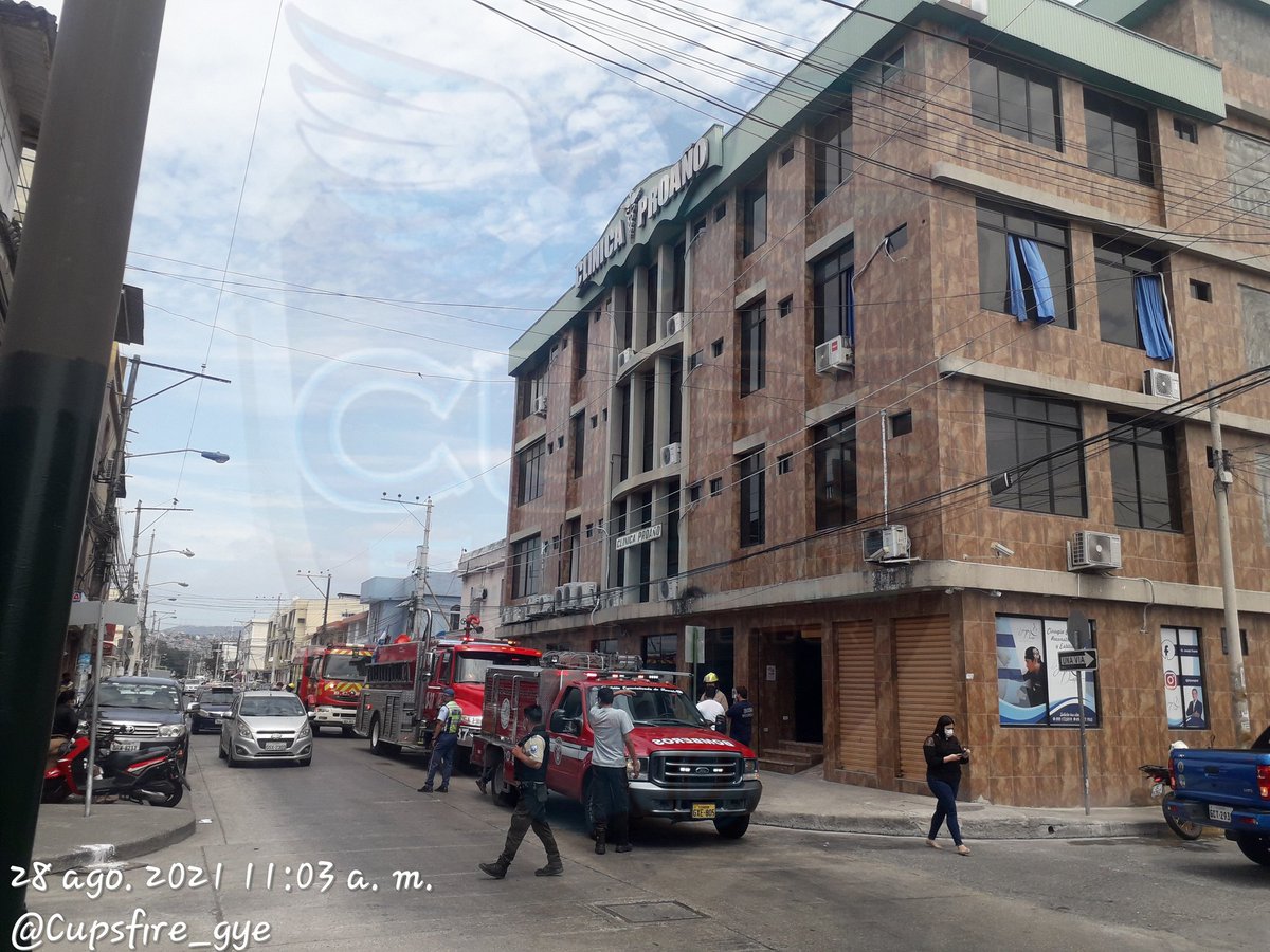 pixel_onlines's tweet photo. 🚒👨‍🚒 Personal de #BCBG trabaja en una alarma de incendio en la Clínica Proaño en la Alborada en el norte de #Guayaquil 

Novedad controlada.  Se trató de un esterilizador que se estaba incendiando 

Personal de ATM y Policía Nacional colaboran en la novedad https://t.co/yaQ93FgHPi