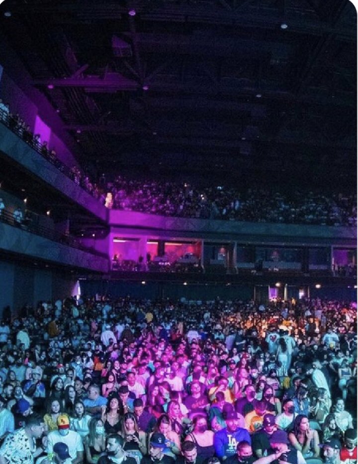 Cuando le hecha la la culpa al no vacunado y los vacunados al parecer se vuelven inmune 🙄🙄😒😒 ni dándote COVID te vuelves inmune a el ,  el problema empezó cuando dijeron quítese la mascarilla y júntese. Aquí nadie se contagia 🙄🙄🙄😒 por que están en un party de vacunados😬