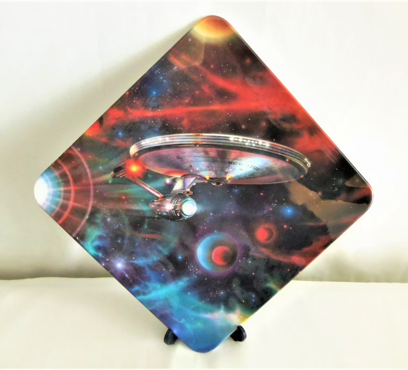 2FunatEtsy's tweet photo. Love Star Trek? #startrek #startrekvoyager #collectorsplate #outerspace #enterprise #voyager #enterprise #wrathofkhan #spock #startrekmovie #kirk #startrekcollectors #plates #trekkie #plates #hamiltoncollection @SewNSewSister @Etsy https://t.co/5b9S06i7h4 https://t.co/v7k7r3oPCa