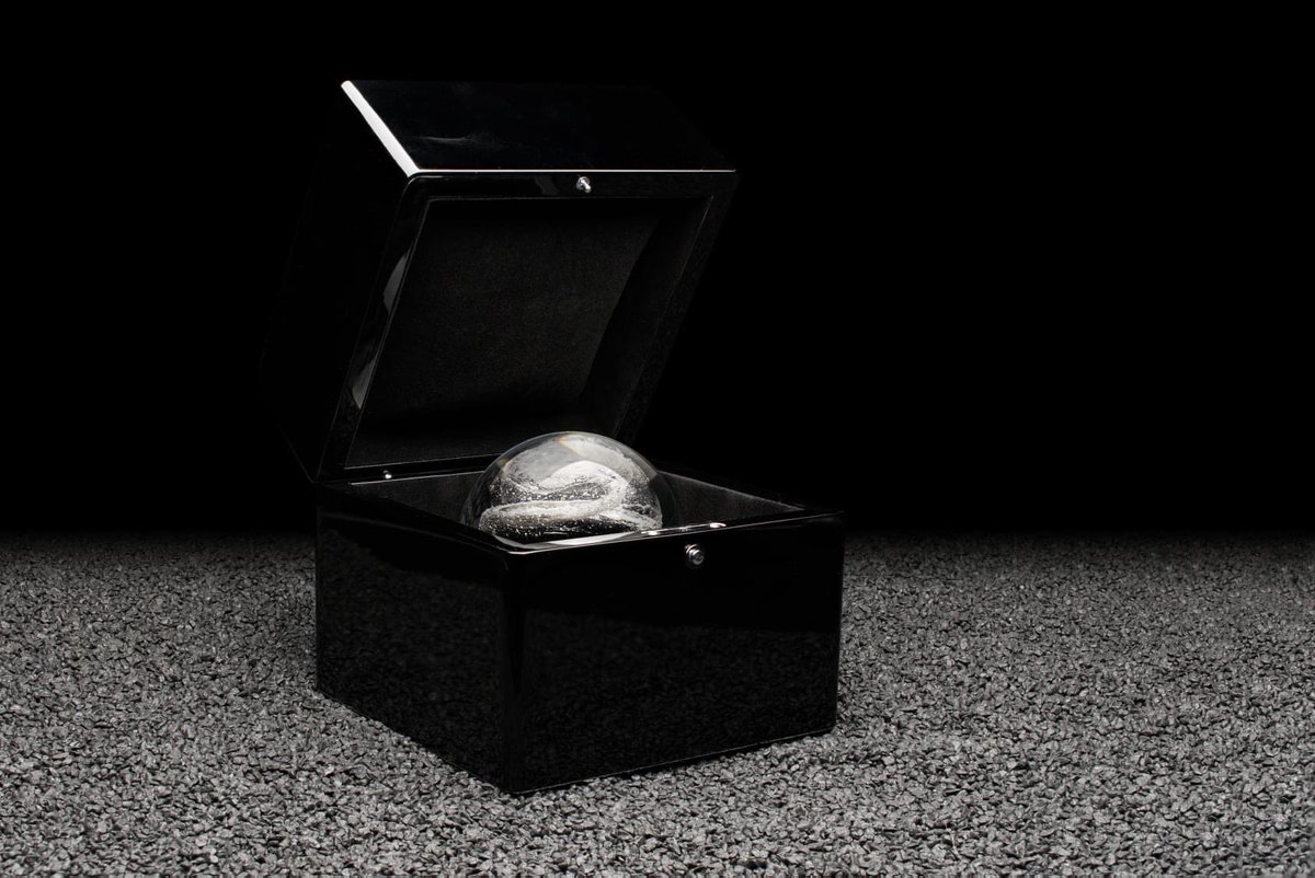 VIDE COR MEUM - SIEH IN MEIN HERZ

Der originale Erinnerungskristall - Für etwas das bleibt. 

Ihr Verlust braucht ein Zuhause.

Sie können sich gerne ein Muster des Erinnerungskristtalls bei uns ansehen. 

#Erinnerungskristtall #Fritz Hartmann