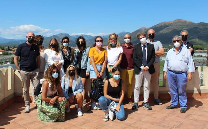 CCIAARIVLIG's tweet photo. Prosegue il viaggio delle delegazioni provenienti da Sardegna, Corsica Liguria durante
#expovallearroscia oggi @cersaa_news
#Albenga con il dott. A Minuto
progetto #GIM Giovani in Movimento mobilità transfrontaliera e inserimento attraverso attività economica
#cciaarivlig https://t.co/ReHkUxQ47e