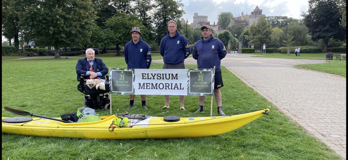 WayneWedgbury's tweet photo. Elysium Memorial Liverpool to Putney canoe fundraising team arrive in Windsor.  Funding a memorial stone for ex Forces personnel who have taken their own lives after service 🥲https://t.co/F5SCNPwhTJ #elysiummemorial #Military #visitwindsor #rbwm https://t.co/wFsTXZCgjE