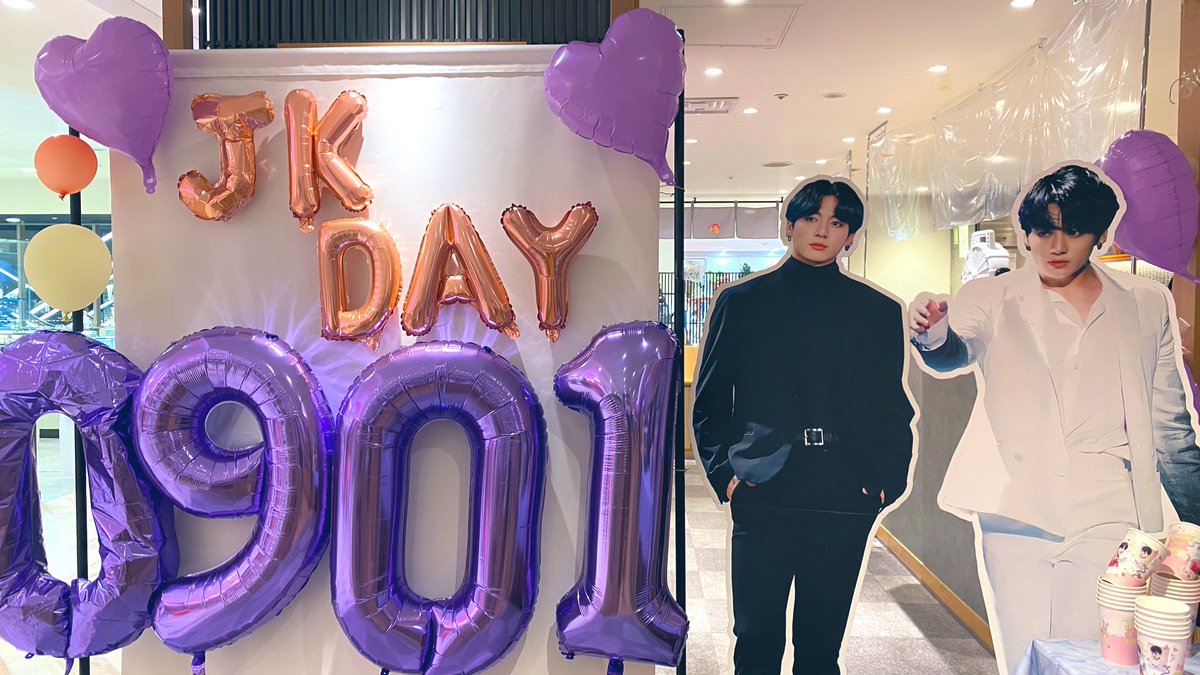 今日の最後は@042610yokohama さんへ！
ピンクのサイン会ビジュと赤ちゃん写真がかわいすぎてどうしても欲しかったカップ🥺特典のトレカもピンク多めでかわいい💕装飾も等身大パネルとバルーンが豪華だった✨

大変な中、企画していただきありがとうございました💜

<a href="/JKing_1997/">JUST KEEP GOING 🥰</a> 님
<a href="/JKing_1997_JP/">JUST KEEP GOING JP</a> 様