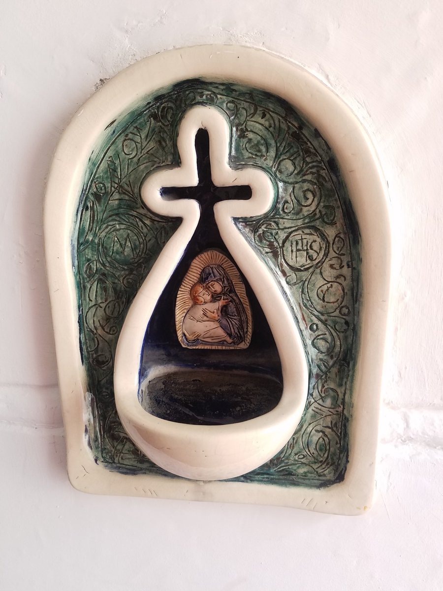 churchartnature's tweet photo. A lovely #stoup by Adam #kossowski at Our Lady of Mount Carmel #Faversham he uses #sgraffito and the IHS Christogram. More work by him downstairs in the Chapel of St Jude https://t.co/IHYjw9pzrP