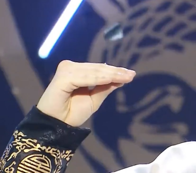 gets cooked                      the one who
  in airfryer                              cooks