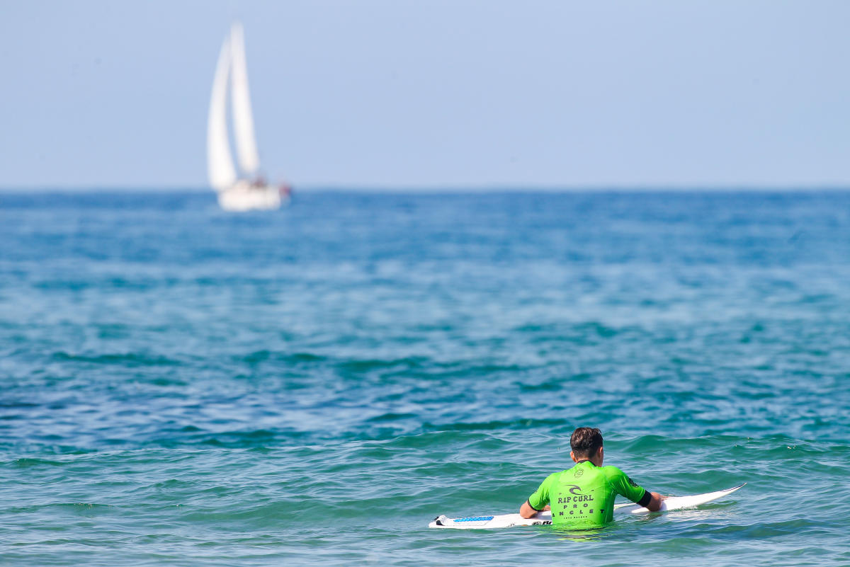 PlaneteSurf's tweet photo. La 6e รฉdition du #ProAnglet est dรฉcidรฉment maudite : aprรจs le Covid l'an dernier, c'est l'absence de vagues qui conduit ร son annulation cette annรฉe ๐ https://t.co/UDozXpGCMH https://t.co/qTtXBvNG6k