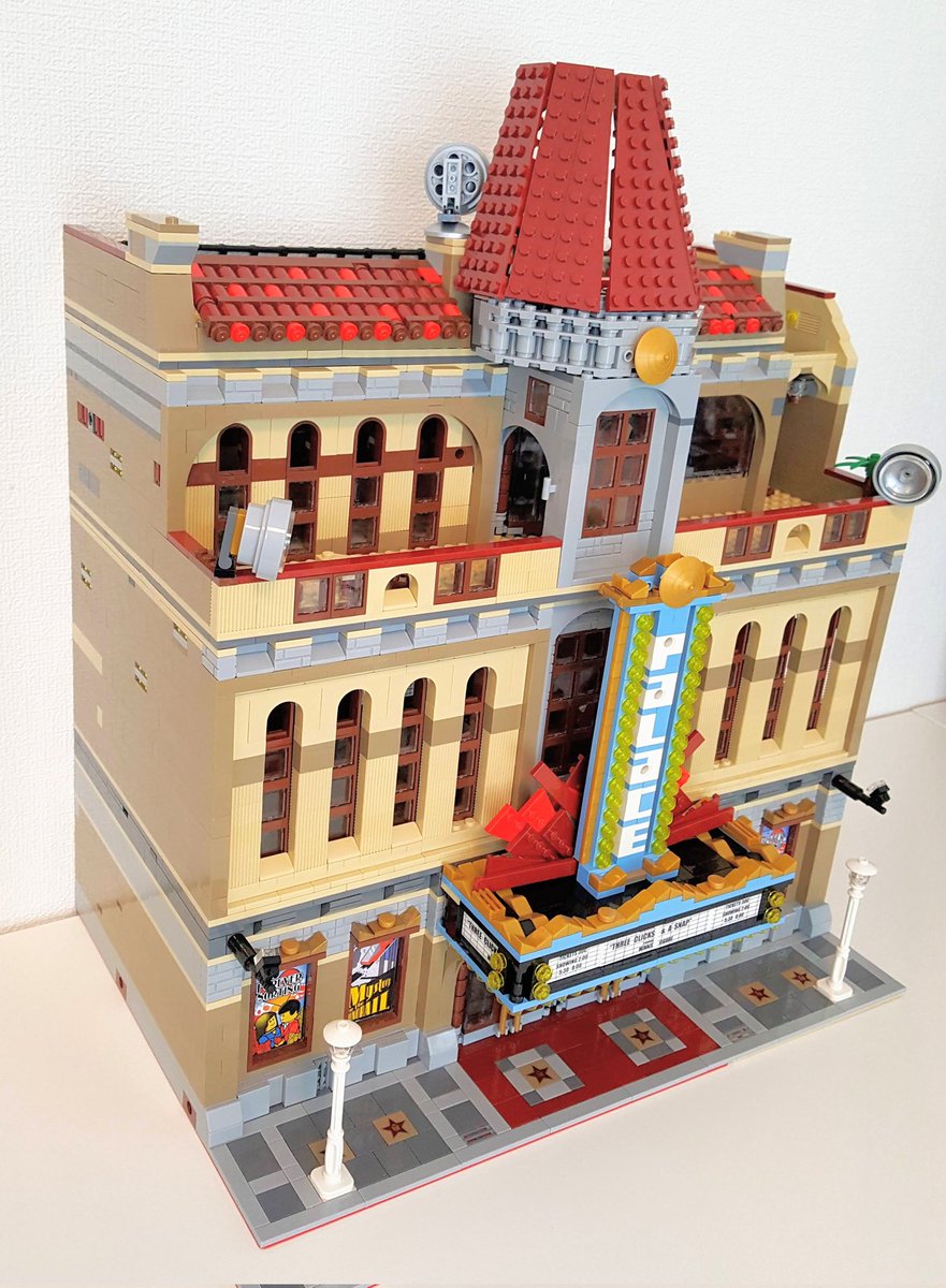 hayauma_lego's tweet image. 10232 パレスシネマ×3個の増築完成！

3階建ての複合施設で1階はロビー
2階は映画館、3階はバー
屋上は前回同様パリピスペース🤣

ブログに制作過程アップしています
その⑤まで更新しているので、宜しければ是非どうぞ
ameblo.jp/hayasounauma

#LEGO #レゴ #CREATORExpert #PalaceCinema