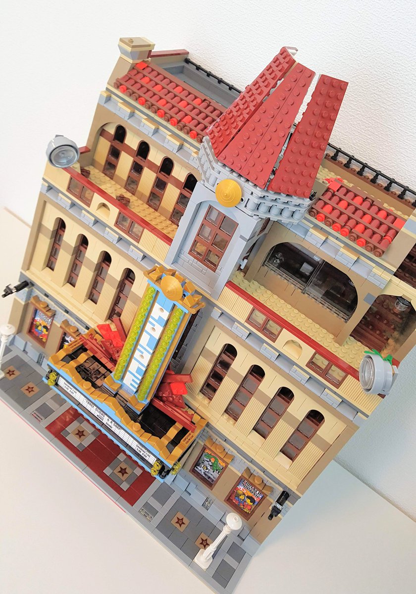 hayauma_lego's tweet image. 10232 パレスシネマ×3個の増築完成！

3階建ての複合施設で1階はロビー
2階は映画館、3階はバー
屋上は前回同様パリピスペース🤣

ブログに制作過程アップしています
その⑤まで更新しているので、宜しければ是非どうぞ
ameblo.jp/hayasounauma

#LEGO #レゴ #CREATORExpert #PalaceCinema