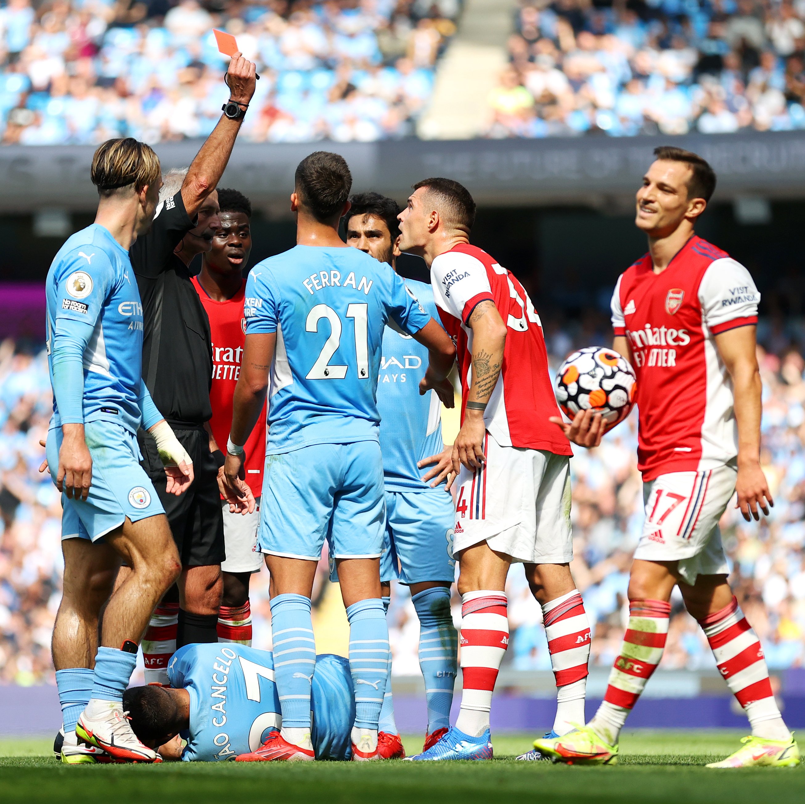 Ryd op uddanne kjole GOAL on Twitter: "35' Granit Xhaka red card 42' Gabriel Jesus makes it 3-0  Arsenal are in DEEP trouble 😬 https://t.co/5JqBirwSmX" / Twitter