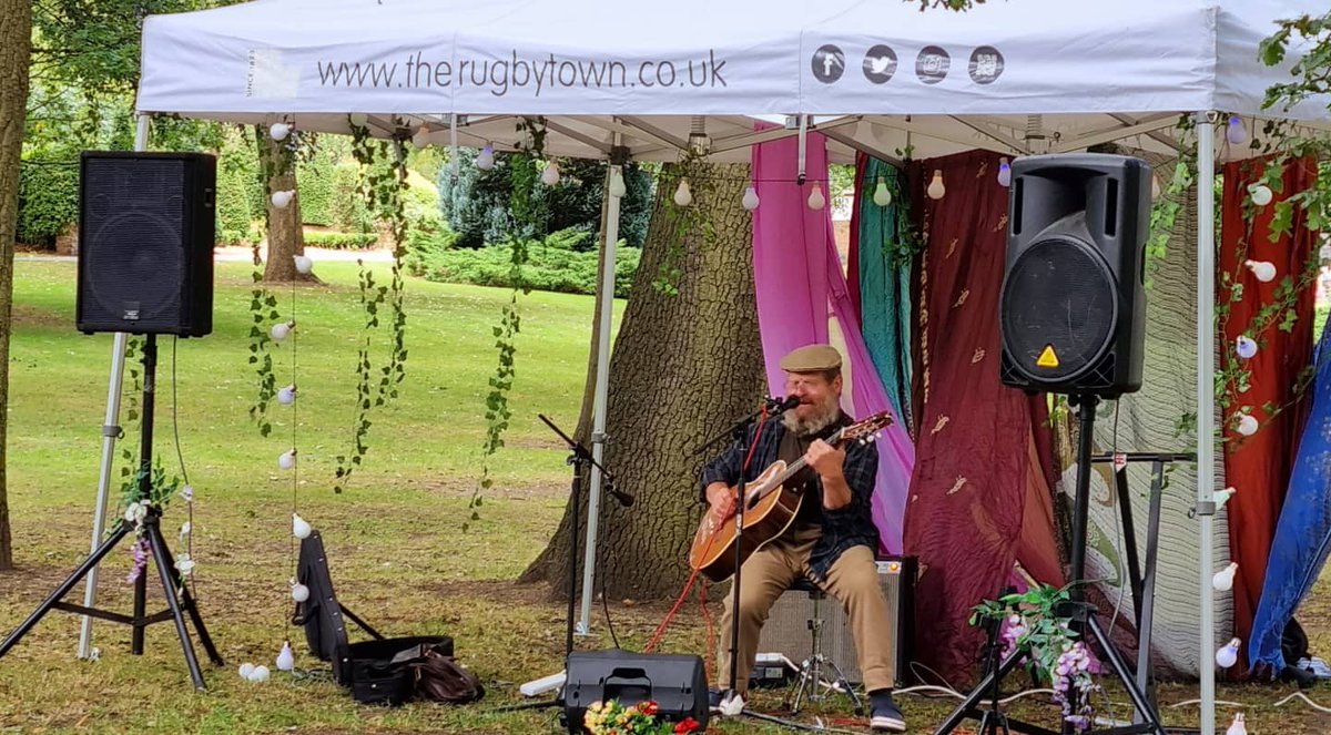 Rugby #summertime...Live Music 🎸Caldecott Park A selection of eclectric artists 🎼 perform surrounded by nature🌳. Various artists will be performing until 4:00 pm, today @caldecottpark @rugbybc 🙂 . #rugbytown #rugbytowncentre #livemusic #rugbyboroughcouncil #therugbytown