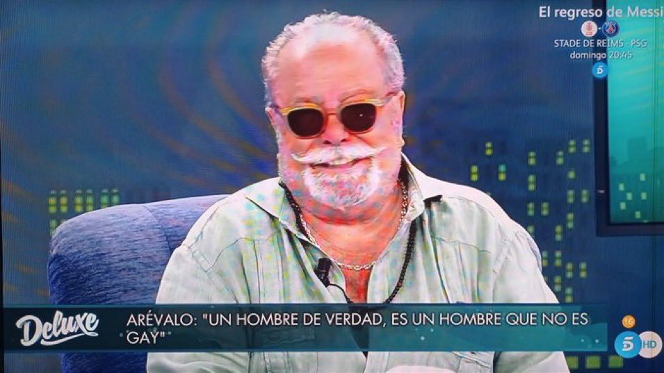 Ninguna sorpresa. Arévalo es hoy una figura grotesca más de las que alimentan las noches televisivas de serie Z. Pero en su momento, siendo uno de los principales humoristas de España, hizo de la burla homófoba su principal recurso. Los que crecimos entonces lo recordamos bien...