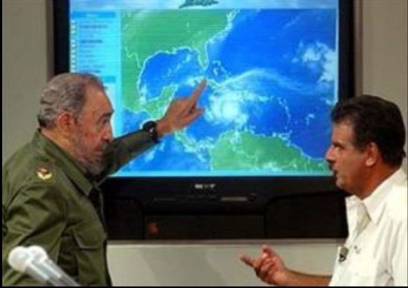 MaraSil46's tweet photo. Y pasó Ida y volví a sentir la falta de mi gigante meteorólogo q siempre estuvo de pie dirigiendo desde el Centro de Pronósticos o en el lugar evaluando daños, frente a vientos y mareas, con su traje verde olivo y su imponente figura #FidelPorSiempre
#IslaRebelde https://t.co/I4BnxdN42P