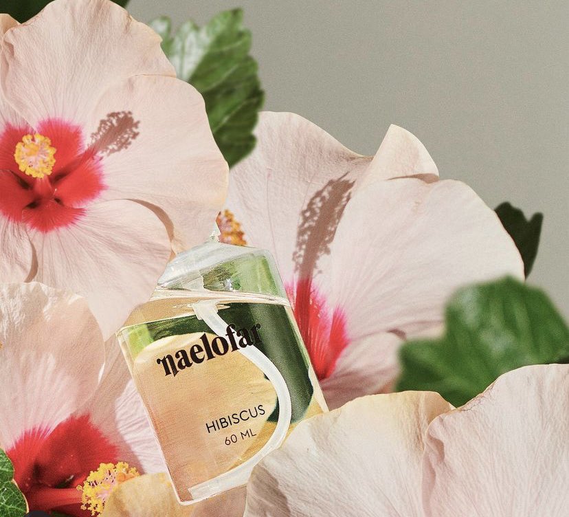 Neelofa's tweet photo. We know how it gets with the Malaysian heat and our hijabs start getting bad odour from it. Say hello to your saviour! Just a spritz of these blend of flowers and you’ll feel fresher than ever 🌸🌼 #goNaelofar #BeautyinUnity https://t.co/GKkOykjSRE