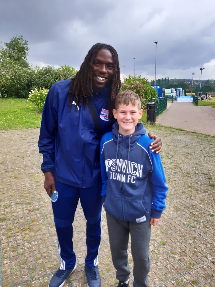 Thanks to <a href="/GiftonNoel/">Gifton Noel Williams</a> for taking the time to be 📷 with Henry at today's <a href="/welwynpegasusfc/">Welwyn Pegasus FC</a> tournament. Look at Henry's smile 👏👏👏