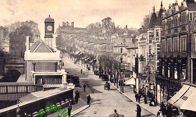 Absolutely in love with black&amp;white pictures of High street and our pub. 🤍🖤

#timeflies #retro #tunbridgewells #highstreet #backintime