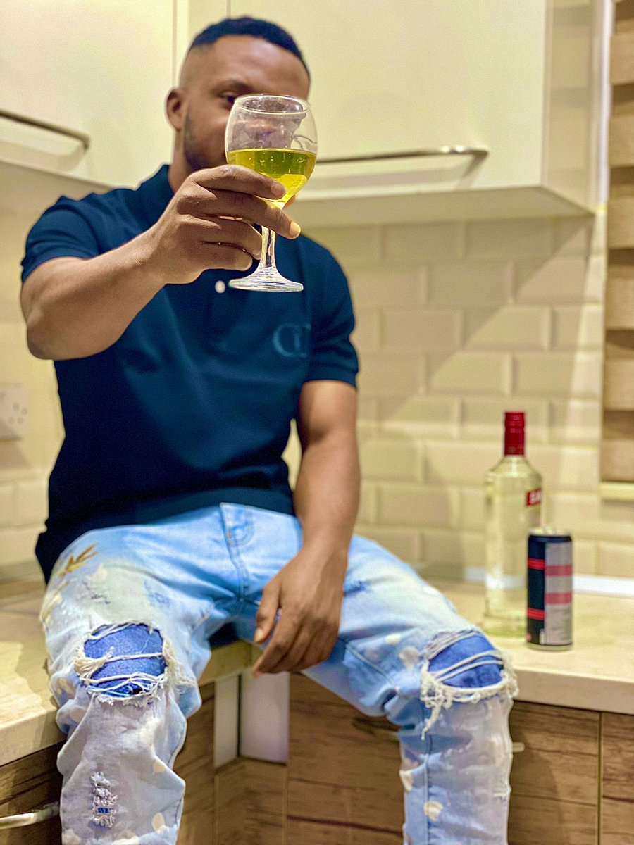 Drexmilla's tweet photo. Cheers to life 🥂  Happy Birthday to  me ❤❤ https://t.co/51LCr9l7Vc