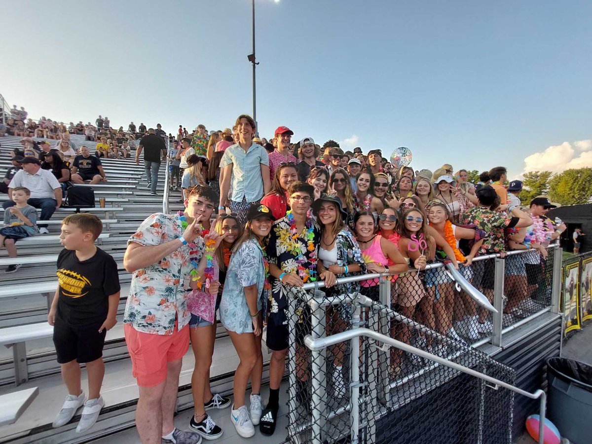 MHSStudentSect's tweet photo. Some pics from last nights game! 
Up next Moon 🇺🇸 USA OUT 🇺🇸 https://t.co/1RwVXW2EgG