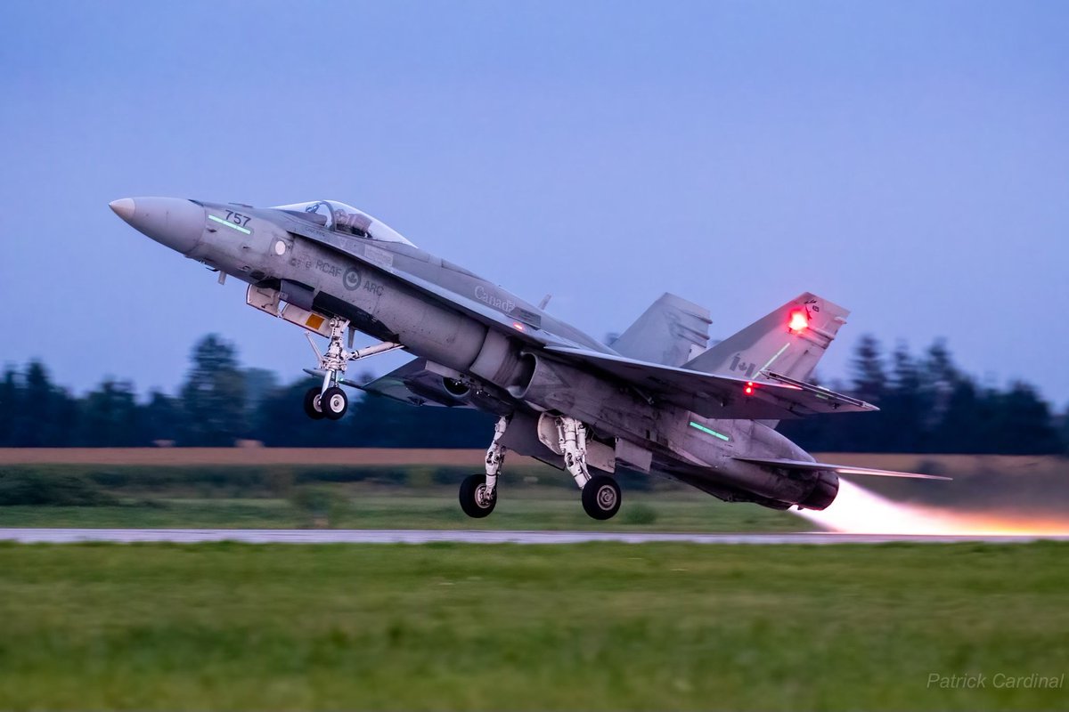 CF18Demo's tweet photo. Day 1 was amazing, thank you to everyone who came out last evening to watch, looking forward to doing it all again this afternoon! 😎
.
.
.
#airshowlondon #skydrive #cf18 #cf18demo #aviation #airshow #jet #hornet #strongathome
📸 @patcardphoto https://t.co/D1MxtLY1WL