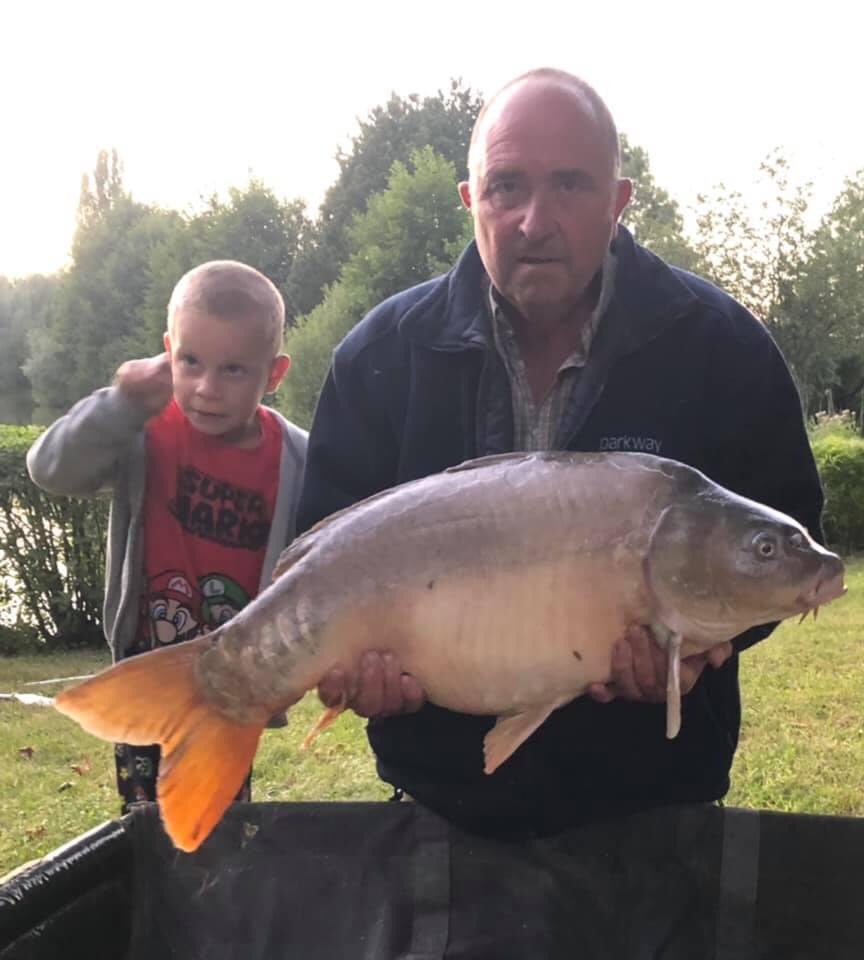 Lakesarock's tweet photo. 🎣🎣 No rest for the wicked they say! 🎣🎣

The rods had to stay in for a bit, whilst maintenance was carried out otherwise nothing would have got done 😂 

Don’t forget if you want to fish at Lake Sarock get in touch! 

#carpfishing #carpsofinstagram #commoncarp #carp #soissons https://t.co/PHCINCE63G