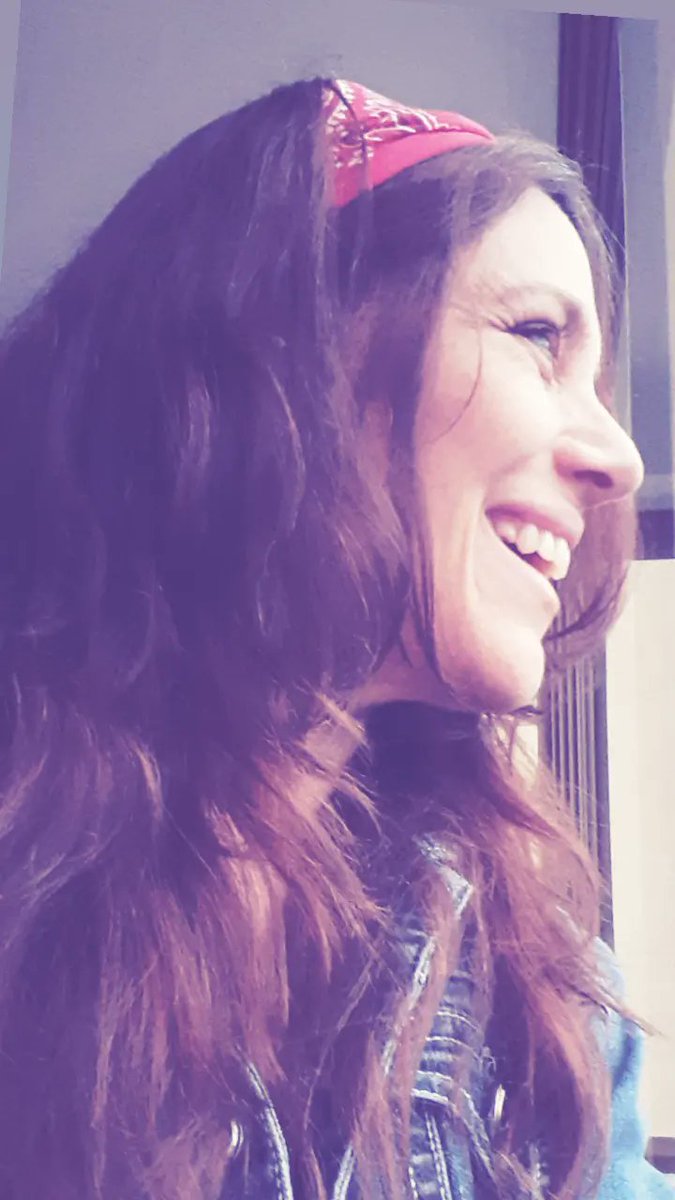 AnaVictoriaM1's tweet photo. Es cierto @helennakary 
La risa es la mejor medicina pal cuerpo, la mente y el cuore!!!
Terapia puesh!!! https://t.co/EIJgLTPl7J