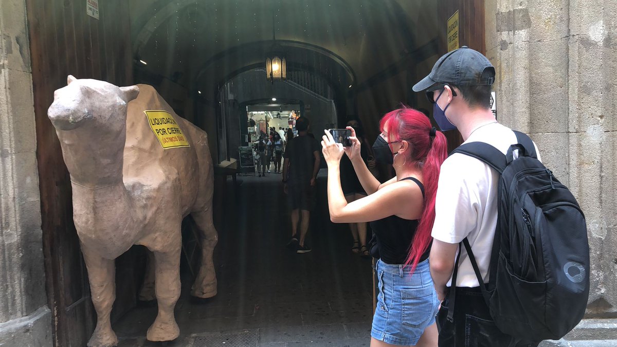 3CatInfo's tweet photo. Tanquen les icòniques galeries del Camello del carrer Portaferrissa de Barcelona https://t.co/VjsYkqOp9z https://t.co/9VUXBlUyls