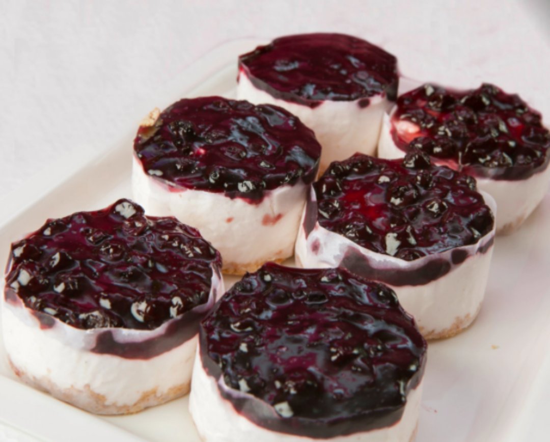 LoveSugarDough's tweet photo. #SaturdayMood Blueberry Cheesecake from Love Sugar &amp; Dough https://t.co/D907Y0v831