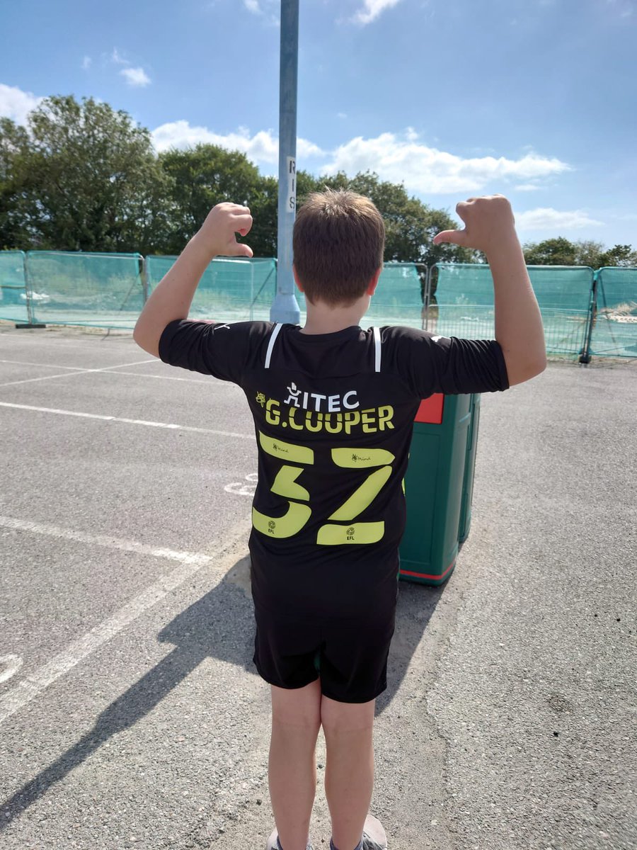Punc17_StaceyS's tweet photo. Eldest and his dad has gone to watch @Only1Argyle today. Got the new 3rd kit shirt &amp; of course he had to get @georgecoopsx on the back! @rlowe15 @m_solomon86 https://t.co/fxTYltVF99