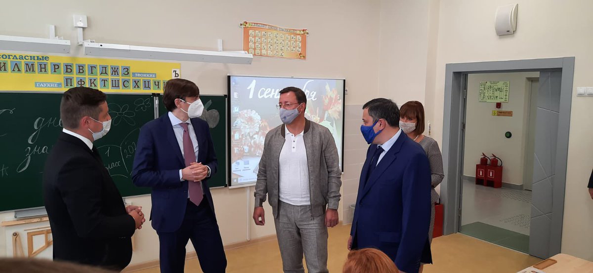Khinshtein's tweet photo. Сегодня министр просвещения С.Кравцов в ходе осмотра новой школы на 5-й просеке твердо пообещал: в Октябрьском районе Самаре будет построено еще, как минимум, две новых школы! Для жителей района - это наиважнейший вопрос, который, верю, теперь сдвинется с места. Ура! https://t.co/FkwH9VY5kz
