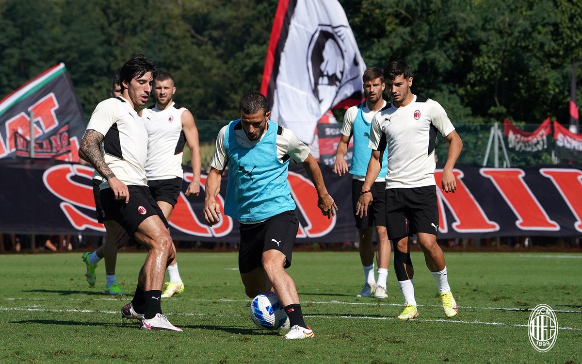 What better boost than a surprise from our fans at Milanello ahead of our Home debut? 🔥 

Tutta la carica di cui avevamo bisogno, in vista del ritorno a San Siro: grazie rossoneri per la sorpresa! 🔥 
#SempreMilan #MilanCagliari