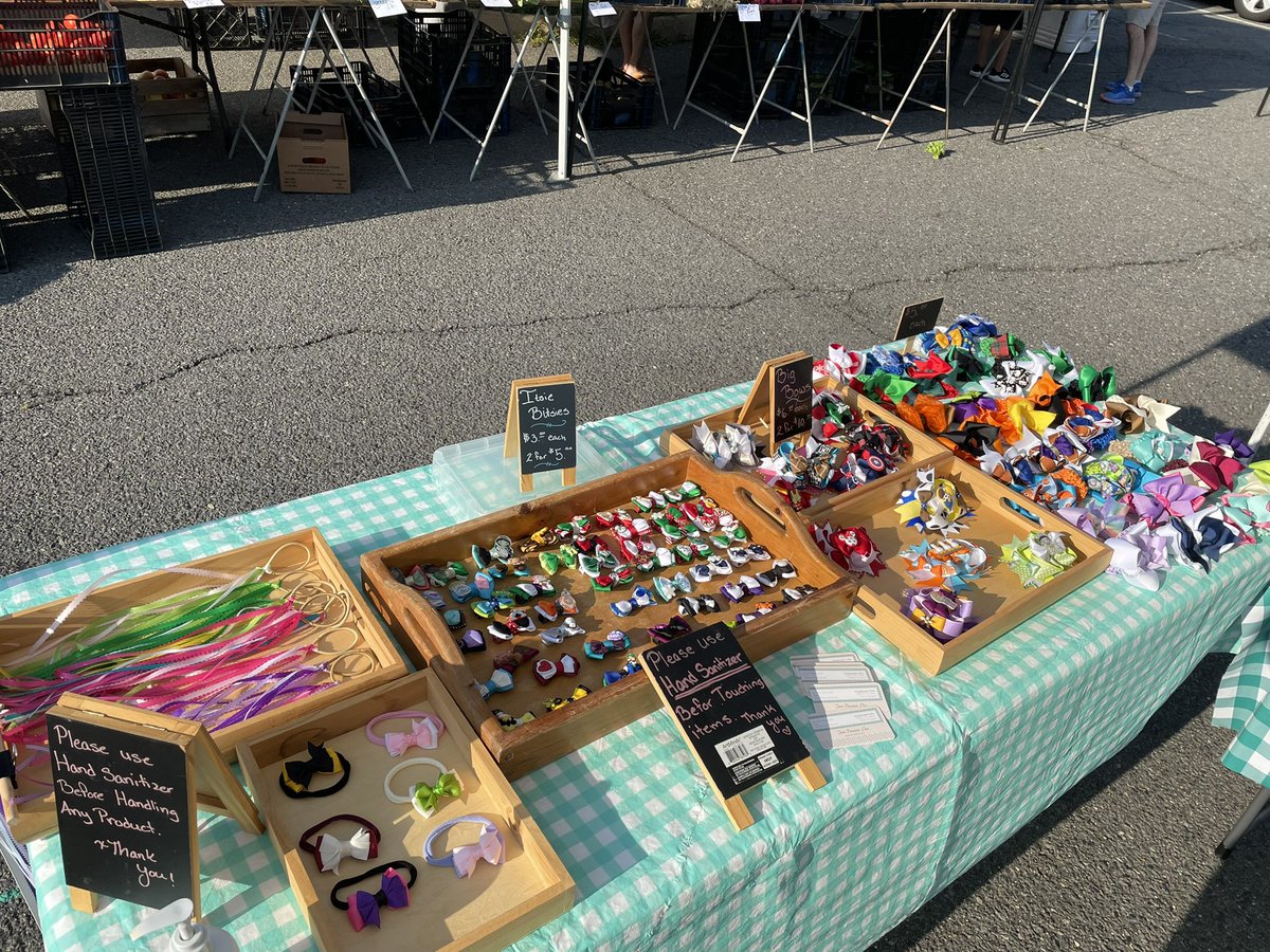 JensTreasureBox's tweet photo. Minnie &amp; her beau Mickey are the stars of the show today! Fairfax Farmer’s Market is open today 9am-1pm today &amp; tomorrow. We are starting to get our Holiday items in as well. #farmersmarket #smallbusiness #handmade #shoplocal #mickeyandminnie https://t.co/LrgpndnSBh