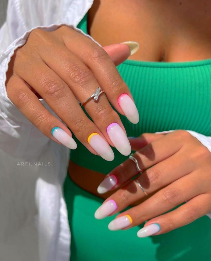 The fine details are so gorggg 💛🧡💖💕

#lovecandycoat #nails #gels #nailart