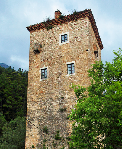 krieakil's tweet photo. Beauties of Epirus: Koulia Tower so similar with the Traditional Albanian Kulla-Tower house you find all over 🇦🇱. IN Greece you will find such tower houses only were Albanians lived no were else 
Ομορφιές της Ηπείρου: Πύργος Κούλια
#tower #koulia #paramythia https://t.co/ePhgySItXG
