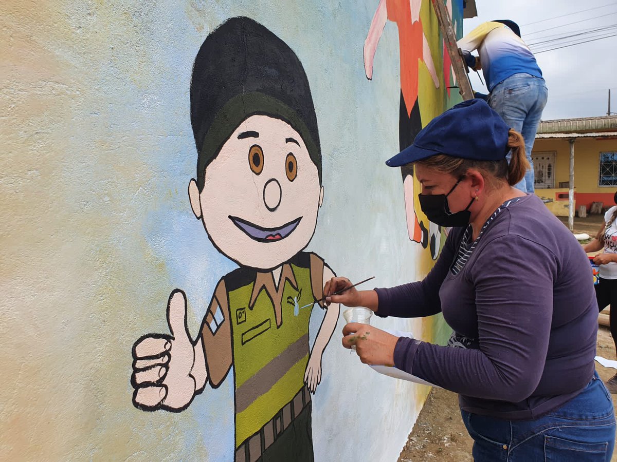 Larry_vite's tweet photo. NUEVO SANTA ROSA #LAalborada 2 #LAcasaComunal #ListaParaEntregar 🙂
Seguimos Adecentando la casa comunal de la ciudadela #LaAlborada 2 para su entrega , se culminó con el personal del proyecto ETI de la Municipalidad realiza un hermoso mural para embellecer la fachada y https://t.co/jrjeu6j9JE