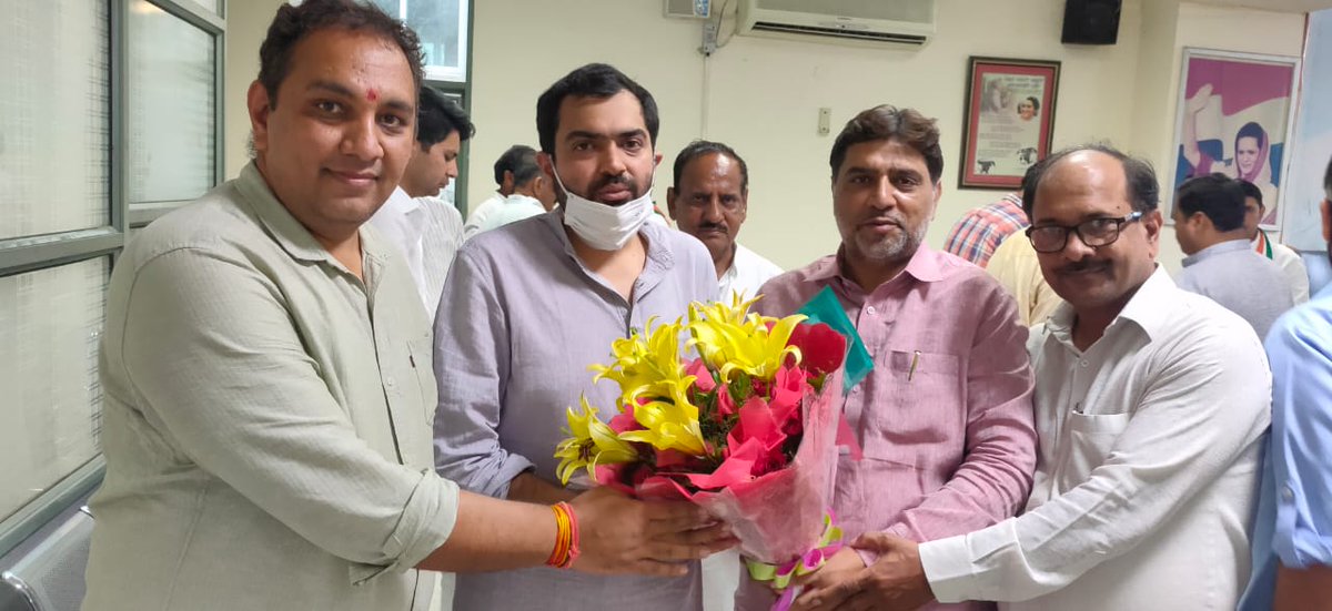 mohdusmaninc's tweet photo. दिल्ली प्रदेश कांग्रेस कमेटी कार्यालय मे आज चांदनी चौक जिला कांग्रेस कमेटी के प्रभारी विधायक चिरंजीव राव का अभिनन्दन करते हुए
साथ में अखिल भारतीय कांग्रेस कमेटी के सचिव दिल्ली सहप्रभारी इमरान मसूद जी, दिल्ली प्रदेश कांग्रेस कमेटी के अध्यक्ष चौधरी अनिल कुमार जी https://t.co/N7OsgRCVh6