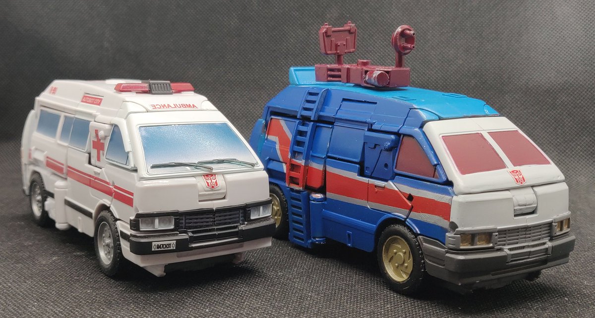 TheClutterdDesk's tweet photo. So since ya lot seemed to like Towline here is a couple more images of him I thoughts you'd like.

#transformers #Custom #Energon #Towline #3Dprinting https://t.co/a2j86sQORR