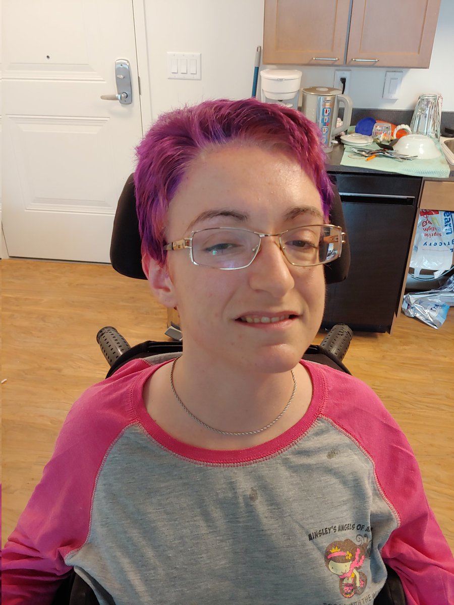 BrianaTaylorMPP's tweet image. My first week of my graduate school done! Also, this happened! @GMUCarterSchool #babyscholar #disabledacademic #firstgenscholar #AcademicChatter #BackToSchool #disabilitytwitter @DisInGradSchool @DisInHigherEd #purplehairdontcare