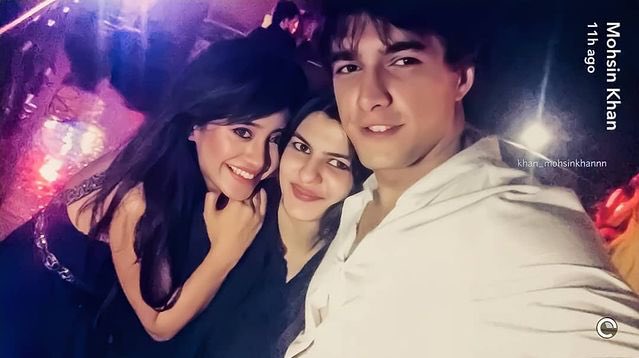 SimranS51082908's tweet photo. Woh mohabbat bahut gehri hoti hai,
Jo shuru hi dosti se hoti hai..♥️🥰
#shivin #shivinforever #MrsSMK #MrandMrsKhan ❤🧿
@momo_mohsin @shivangijoshi10 https://t.co/enh5385skO