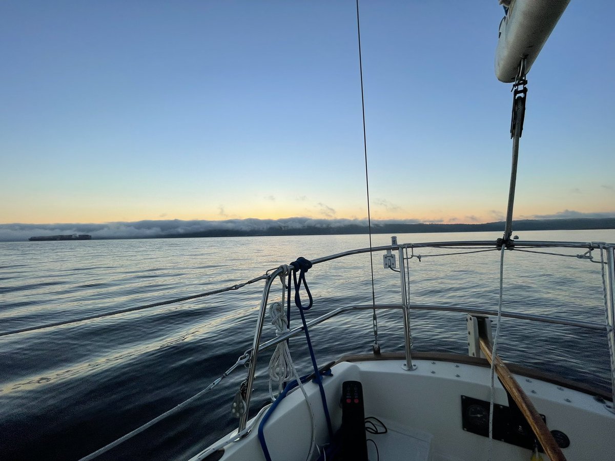 johnwspeck's tweet photo. Foggy sunrise in Holmes Harbor https://t.co/oKbWkznvmT