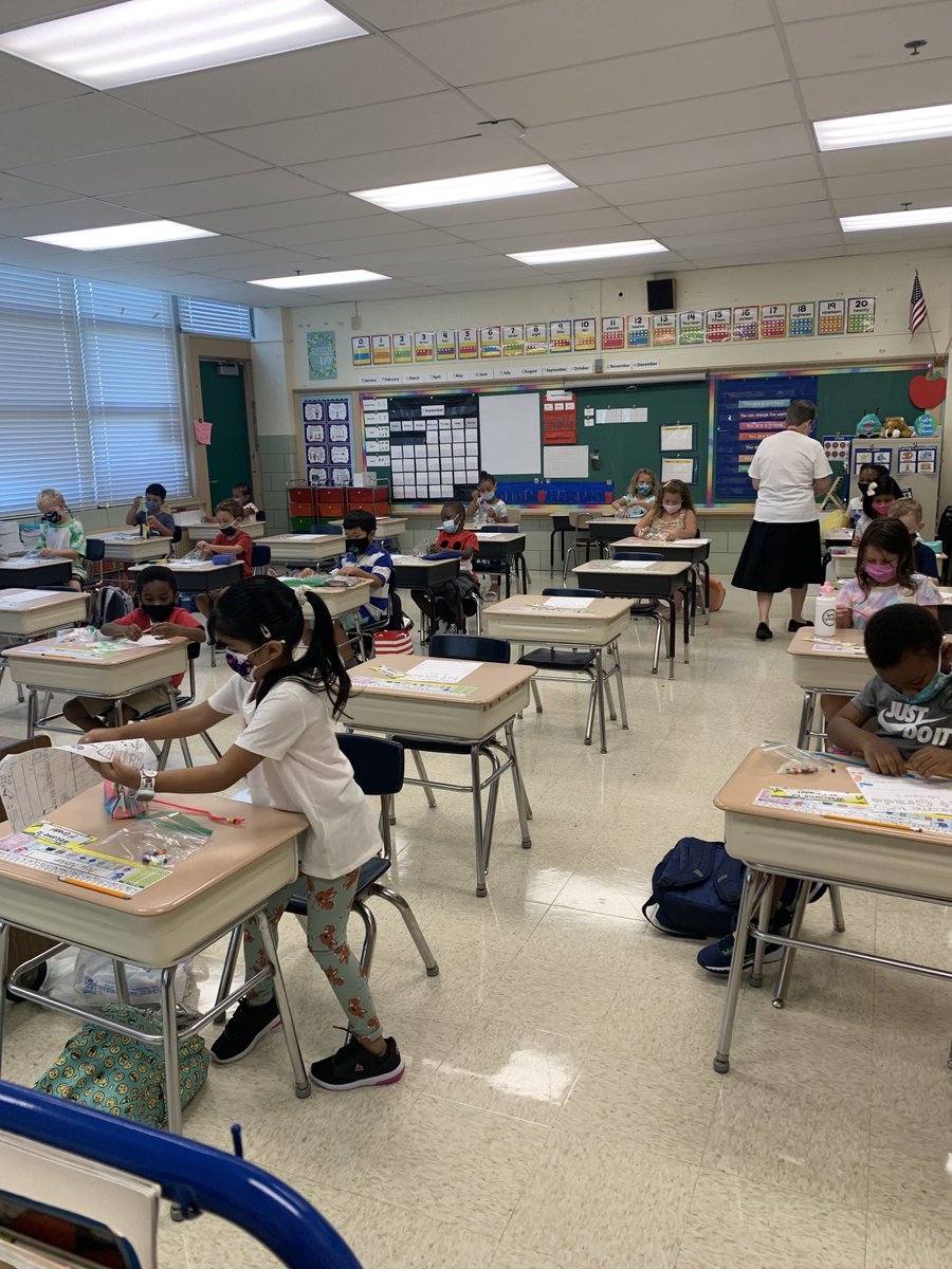 Our first graders enjoyed their Early Entry Day! ⁦<a href="/PerryHallES/">PerryHallES</a>⁩