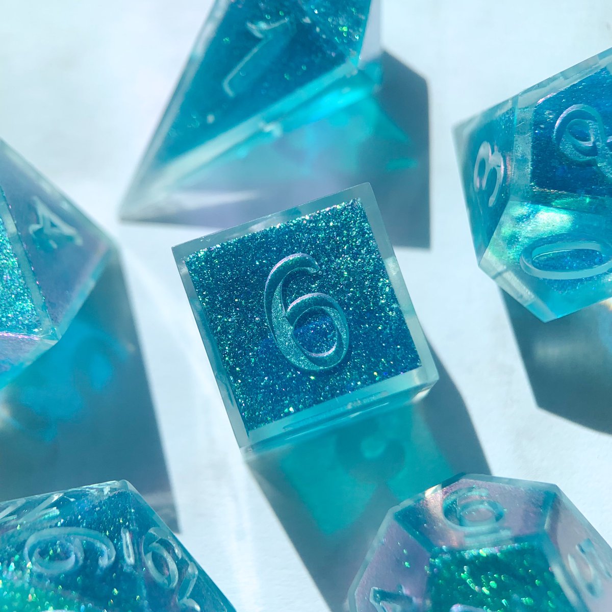hummingbirddice's tweet photo. It’s #selfpromosaturday! Come tell me who you are and what you do, and follow some new friends!
I’m Jessica, the owner and crazy dice lady behind Hummingbird Dice! I make luxury dice perfect for any TTRPG. Right now I’m running a sale for 25% off until tomorrow on my website! https://t.co/lAXhnkqXx2