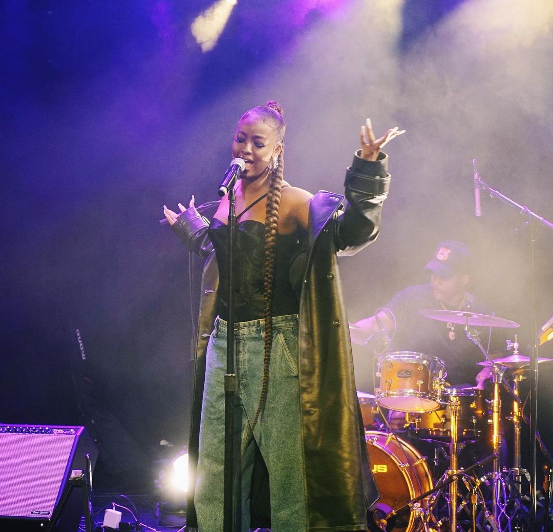 JSkyeBR's tweet photo. (Nova/Velha) Justine Skye performando no #DisplayFest ๐ https://t.co/M69Tg8KtoI