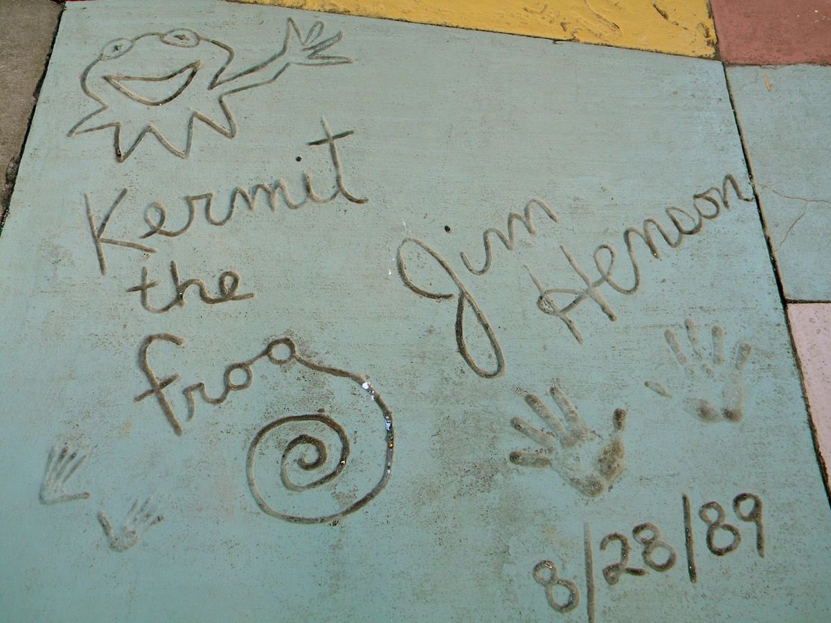 #JimHenson and #KermittheFrog left their handprints and signatures in the cement in the courtyard of #TheGreatMovieRide at #DisneyMGMStudios on this day in 1989. #disney #disneyhistory #muppets #themuppets #kermit