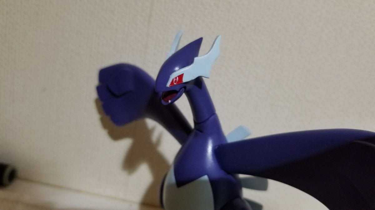 てなわけで遂に出来ましたダークルギアでごわす。目元と足の造形と