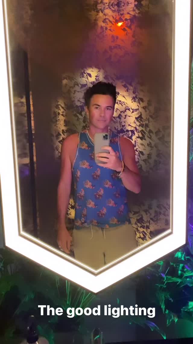 OoftaBop's tweet photo. 🤩 Kim Petras's single was released Aug 27 and celebrated at #EvitaParty Andrew was at Adam's and went to Evita, and Oliver seems dressed up. https://t.co/r7cGy9cx5N