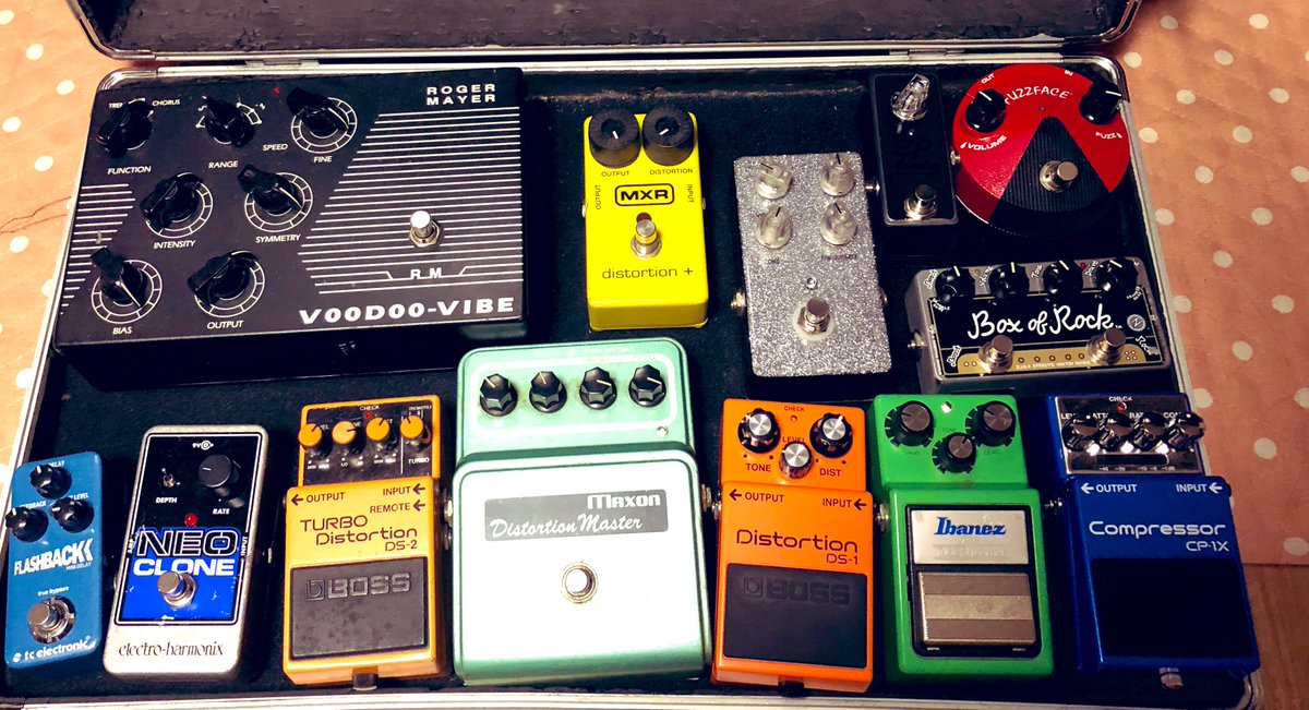 ak56178737's tweet photo. スタジオへ行ってディストーションサウンドをどうやって作るか検討してきます
 #epbooster  #boxofrock +ここにある歪みのいずれかのイメージです

アンプはフェンダー
ギターはストラト

誰を目指すかによって変わるなぁ
JohnかKurtかNoelかJimiかJimmyか
メタル系の音は出ません💦 https://t.co/6UNI7BMsO4